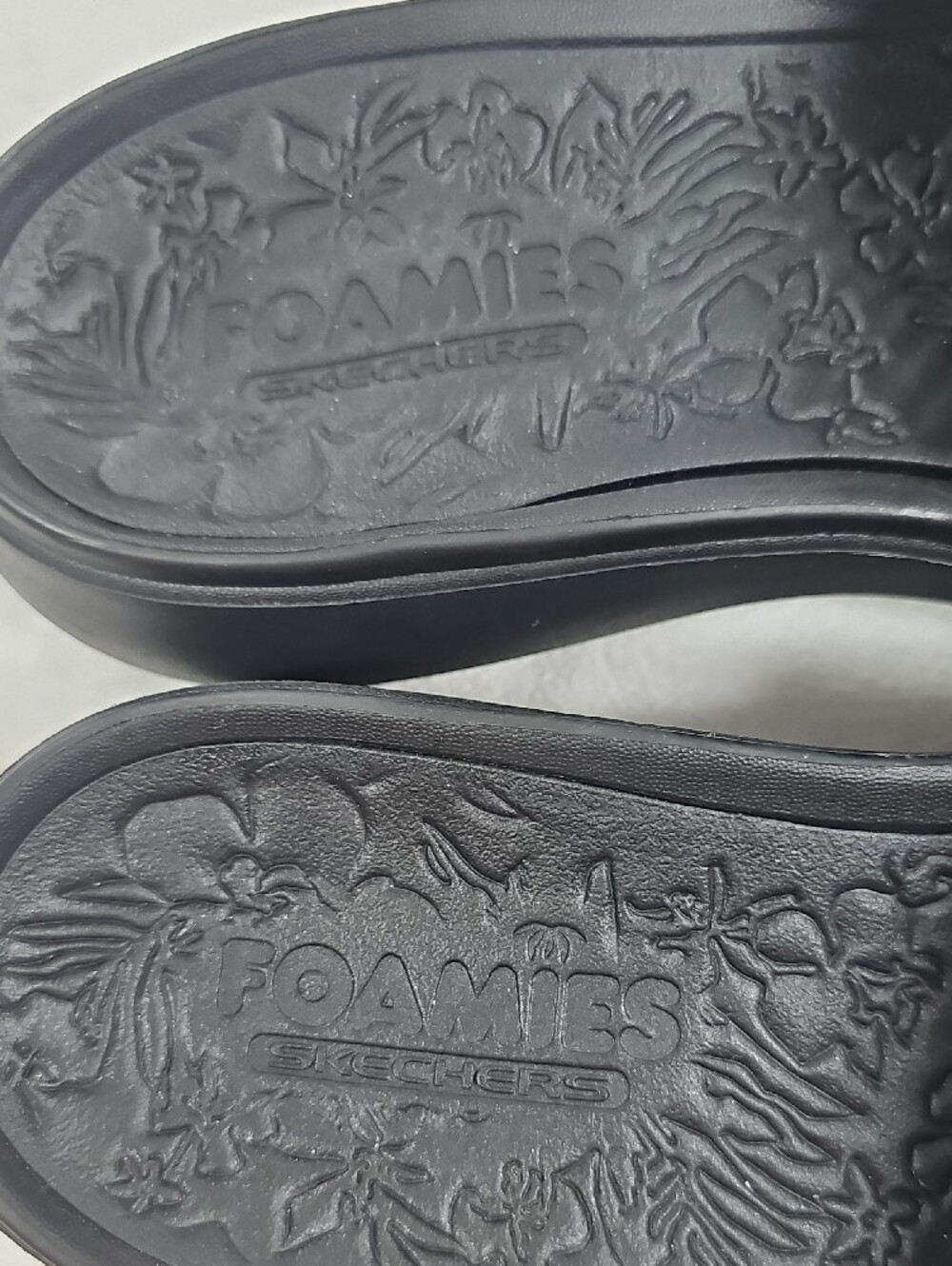 Skechers Foamies Arch Fit Black Wedge Slide Sandals Womens Size 10 Floral Relief - Picture 2 of 7